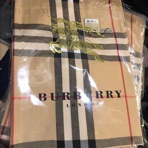 Meet your Posher, Lana